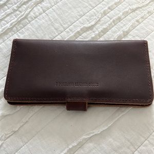 PORTLAND LEATHER GOODS Womens bifold leather full size wallet in Cognac